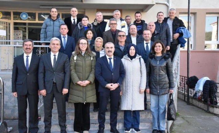 İl Milli Eğitim Müdürü Demir, ilçe ziyaretlerine devam ediyor. Son durağı ise Bigadiç ilçesi oldu.