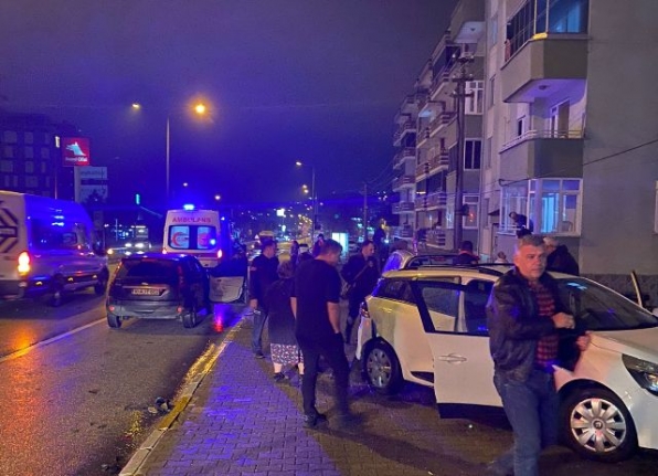Balıkesir Karesi'de zincirleme trafik kazası: 3 araç birbirine girdi