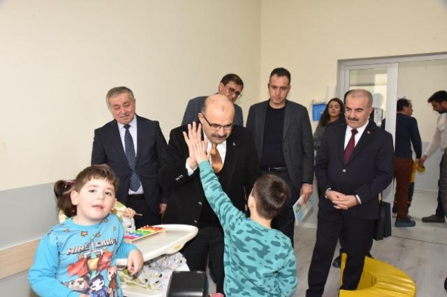 Vali İsmail Ustaoğlu Karesi'de Özel Öğrencilerle bir araya geldi
