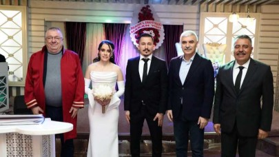 Edremit’te mutluluk dolu bir nikah