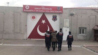 Edremit’te Jandarma, Cinayetten Aranan Kişiyi Uyuşturucu Operasyonunda Yakaladı