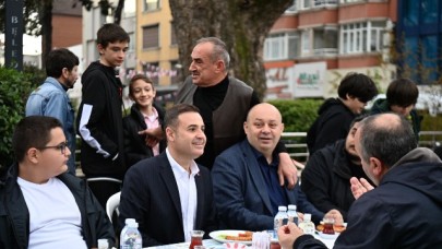 Ahmet Akın Ramazan Bayramı coşkusunu hemşehrileriyle paylaştı