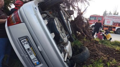 Altıeylül’de otomobil orta refüje çıkıp yan yattı: 5 yaralı