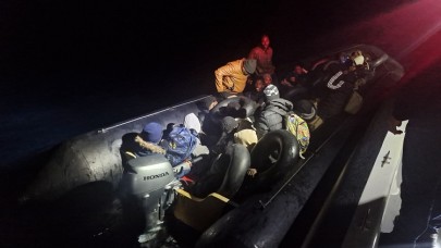 Ayvalık açıklarında 35 düzensiz göçmen yakalandı