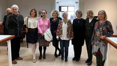 “Bir” dakikalık sanat duruşu; ‘Nisan Geçidi Çağdaş Sanat Sergisi’ Ayvalık’ta