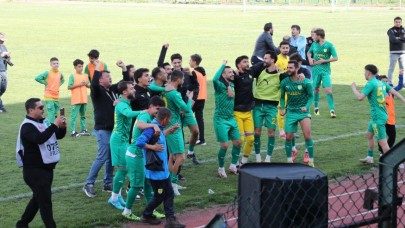 Edremitspor son dakika golüyle liderliği geri aldı