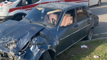 Bigadiç'te çift taraflı trafik kazası: 3 yaralı