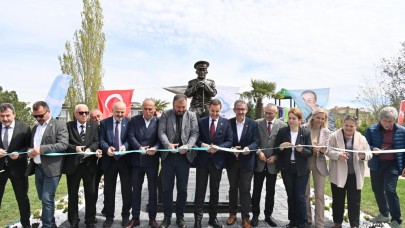 Ahmet Akın'dan Tıbbiyeli Hikmet’e vefa