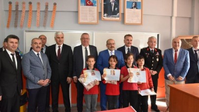 23 Nisan Coşkusu Edremit Yılmaz Akpınar İlkokulunda Yaşandı