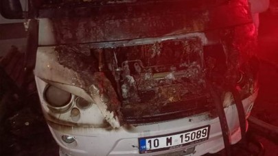 Edremit’te araç yangında kullanılamaz hale geldi