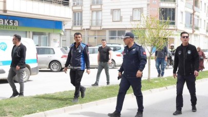 Burhaniye’de yol ve kaldırım işgali operasyonu