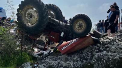 Altıeylül'de traktör böyle ters döndü: 4 yaralı