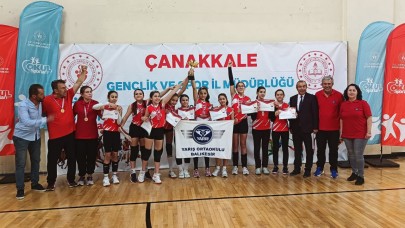 Yarış Ortaokulu Kız Voleybol Takımı Türkiye şampiyonu oldu