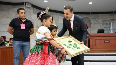 Ahmet Akın, dünya çocuklarını ağırladı