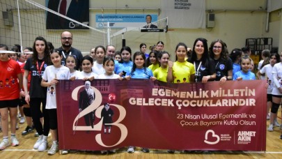 23 Nisan Mini Voleybol Şenliği yüzlerce sporcuyu buluşturdu