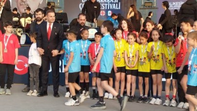 Havran'da 23 Nisan'da Neşe Dolu Anlar: Şiirler ve Oyunlar
