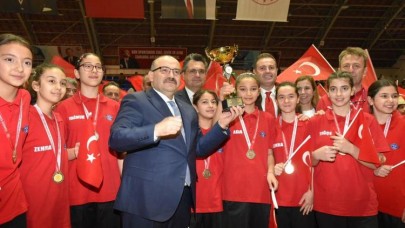 Balıkesir'de 23 Nisan Coşkusu Renkli Etkinliklerle Kutlandı