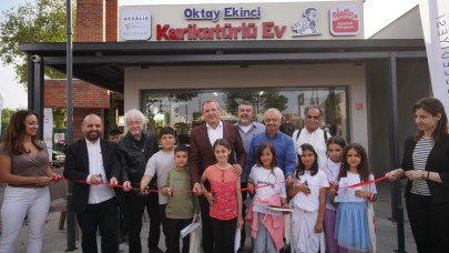 Oktay Ekinci Karikatürlü Ev ve Ayvalık Kitapçısı açıldı
