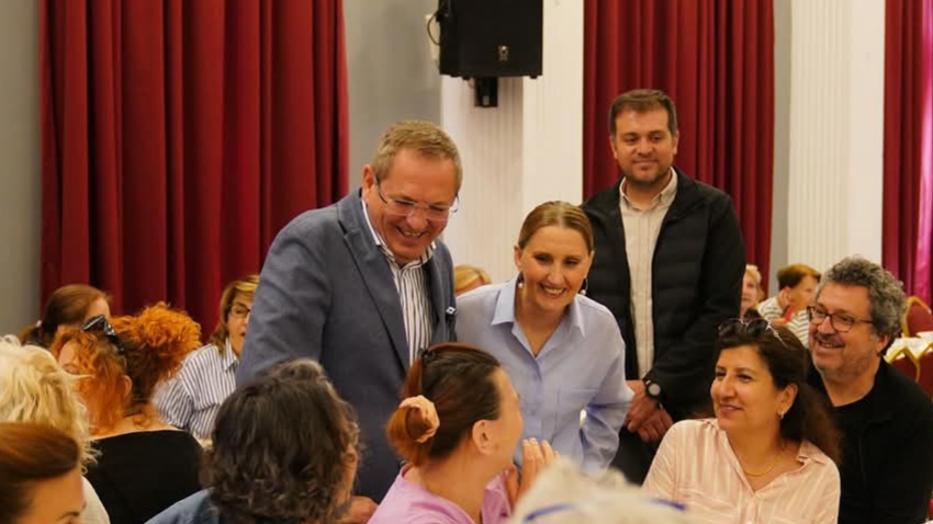 Ayvalık’ta kadınlar hem üretiyor, hem eğitiyor