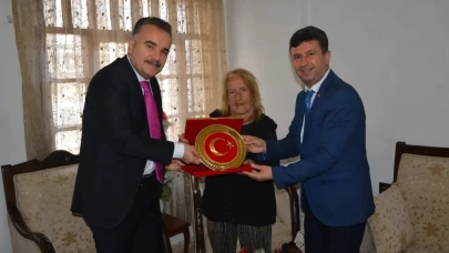 Edremit’te anlamlı plaket töreni