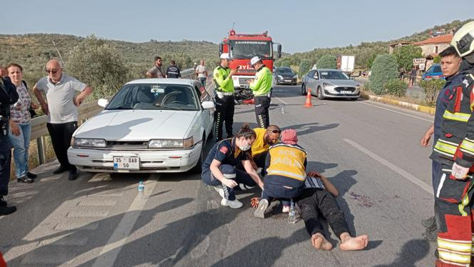 Burhaniye'de motosiklet otomobile çarptı
