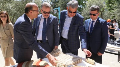 Altınoluk’ta sergi ve Engelli Haftası farkındalık etkinliği ilgi gördü.