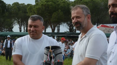 Gömeç'te yağlı güreşlerin başpehlivanı Süleyman Başar oldu