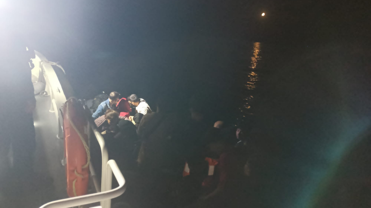 Ayvalık'ta 13’ü çocuk 43 düzensiz göçmen yakalandı