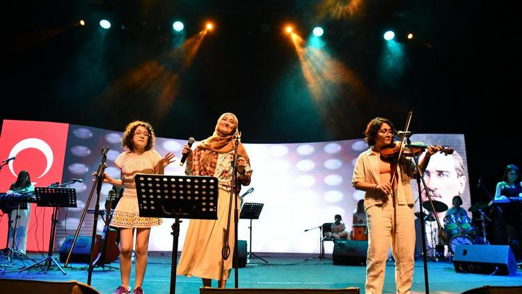 Balıkesir’de anneler ve çocuklarından benzersiz konser