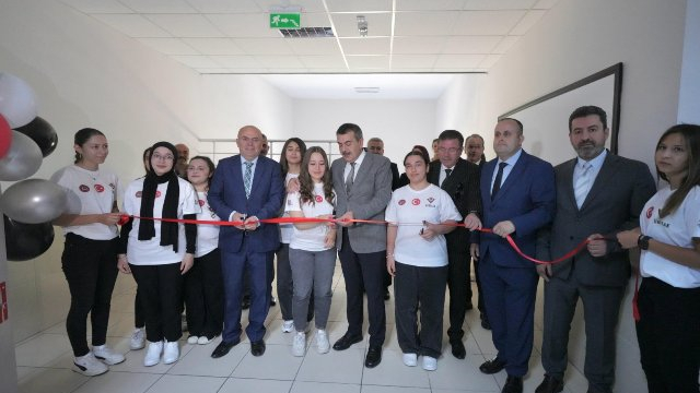 Balıkesir'de Bakan Tekin'den çat kapı öğrenci ve öğretmen ziyareti