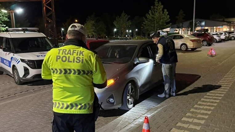 Balıkesir'de 8 aranan kişi yakalandı