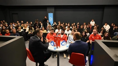 Ahmet Akın, Gençlik Haftası’nda gençlerle ve sporcularla buluştu