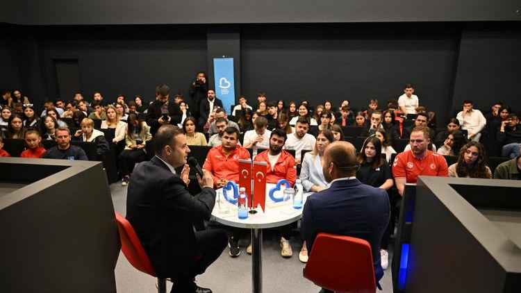 Ahmet Akın, Gençlik Haftası’nda gençlerle ve sporcularla buluştu