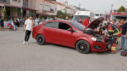 Burhaniye’de Motosiklet Otomobile Çarptı