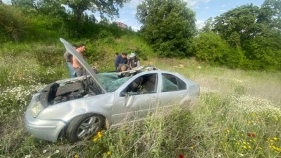 Balıkesir’de Tarlaya Uçan Araçtan Vatandaşlar Kurtardı