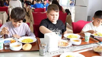 Burhaniye Belediyesi’nden 'askıda yemek' büyük ilgi gördü!