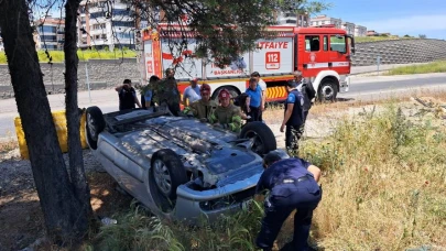 Altıeylül'de Otomobil Takla Attı: 2 Yaralı