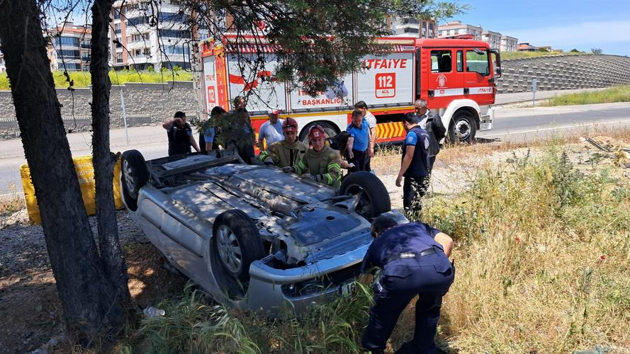 Altıeylül'de Otomobil Takla Attı: 2 Yaralı