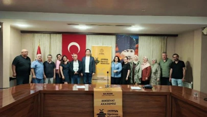 Kalemin Gücü: Öğretmenlerle Yaratıcı Yazarlık Buluşması