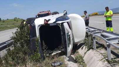 Susurluk’ta Kontrolden Çıkan Araç Orta Refüje Çıkıp Takla Attı