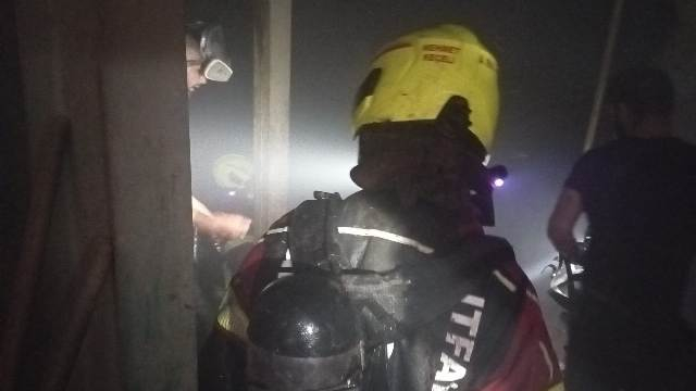 Edremit'te sunta fabrikasında korkutan yangın