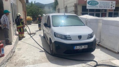 Sındırgı’da İlaç Kurye Aracında Yangın
