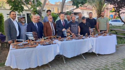 Edremit'te elle dövülen bıçaklar sergisi hayran bıraktı