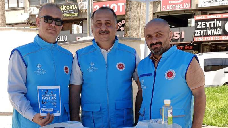 Türkiye Diyanet Vakfı, Edremit’te kurban bağış standı açtı