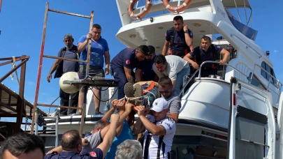Lüks yatın bakım onarımı sırasında güverteden motor kısmına düşen vatandaş yaralandı