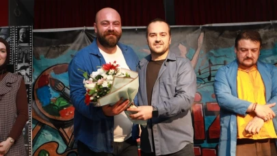 Burhaniye’de Tiyatro Rüzgarı Esti