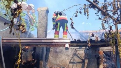 Burhaniye’de Depoda Bulunan Odunlar Yandı