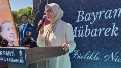 Şeyh Lütfullah Camii Meydanı'nda Coşkulu Bayramlaşma