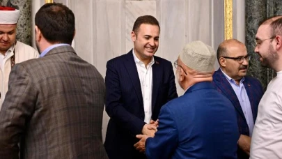 Ahmet Akın, bayram namazını Zağnos Paşa Cami’nde kıldı