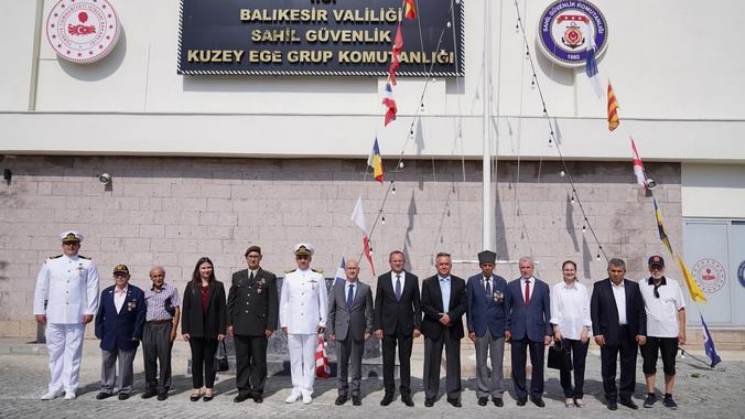 Ayvalık'ta protokolün bayram mesaisi